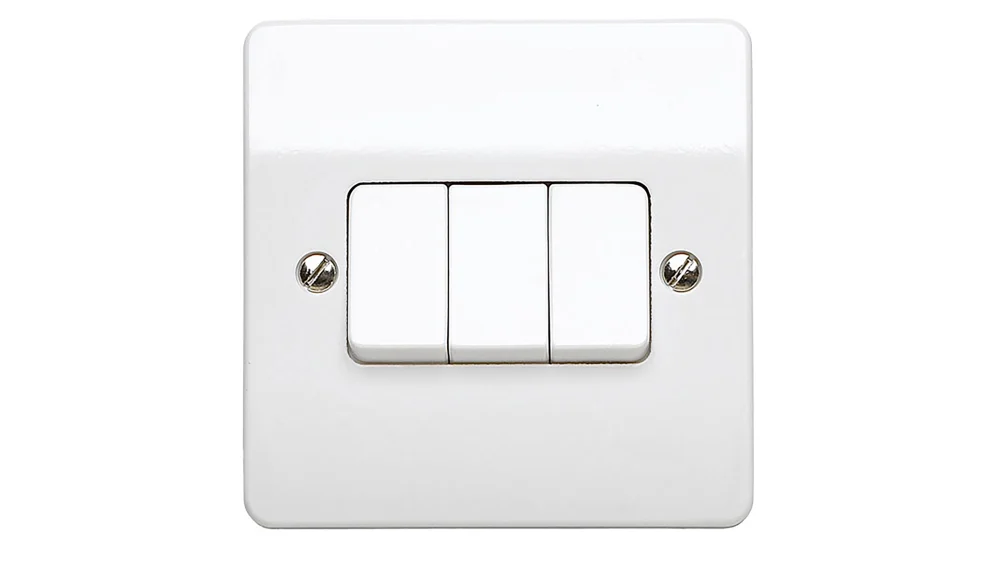 3 GANG PLATE WALL TRADITIONAL SWITCHES